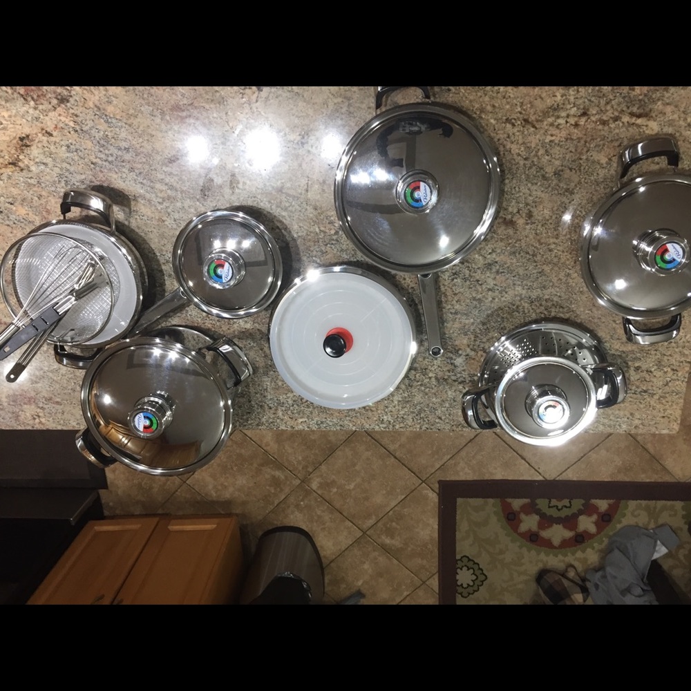 22- piece brand new stainless steel cookware set.